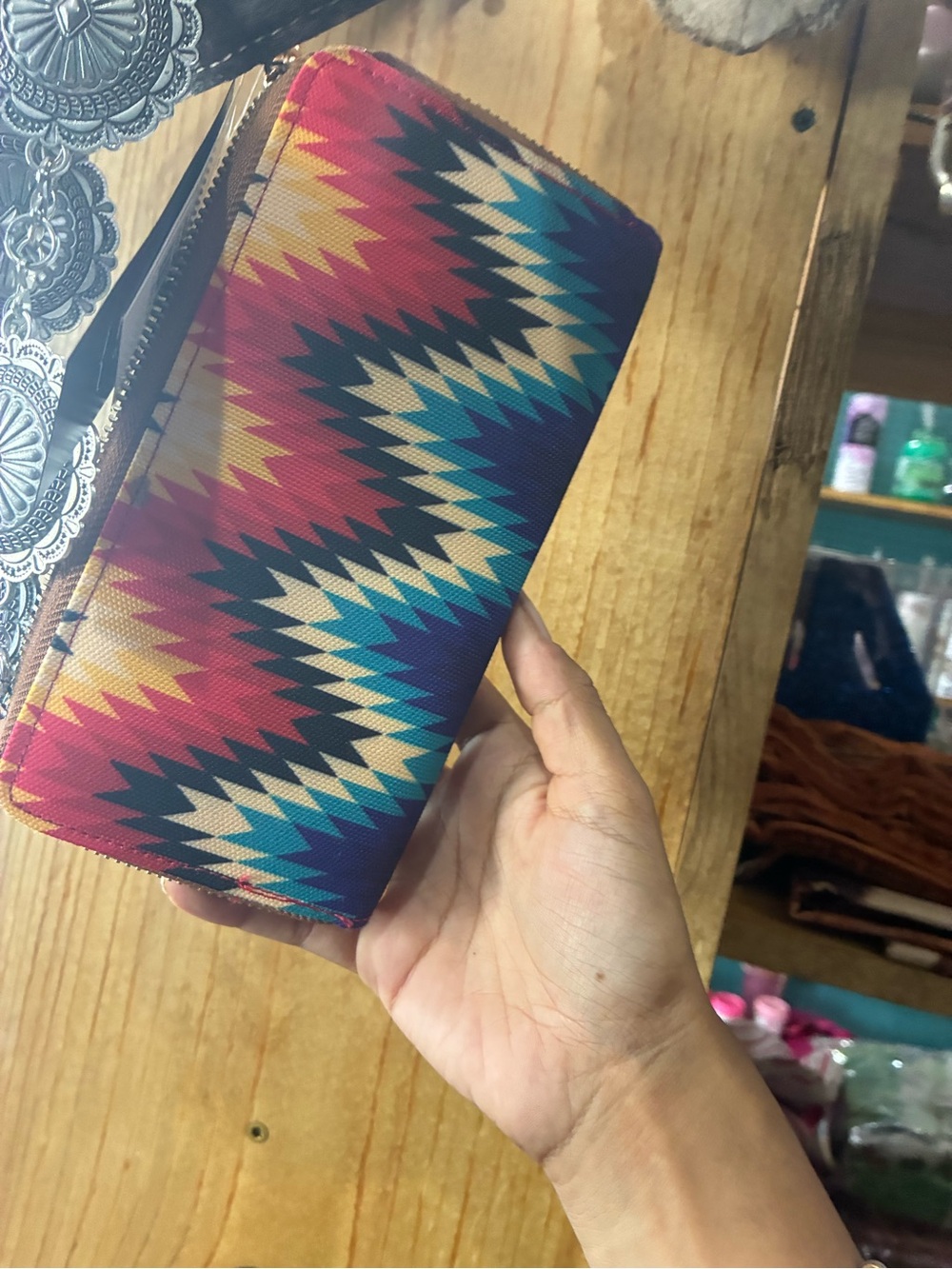 Aztec-Pattern Zip Wallet in Multicolor - Stylish Geometric Design - Picture 2 of 2